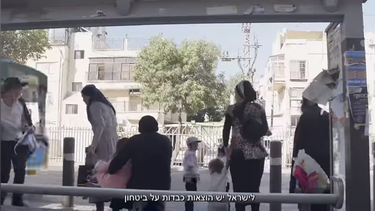 הבחירות לרשויות: מנהל/ת יעיל/ה או קרב על זהות מקומית?